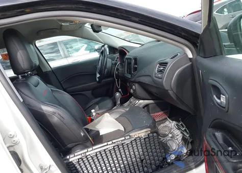 2019 Jeep Compass Trailhawk 4X4 z USA, uszkodzony, nr VIN 3C4NJDDB2KT671066